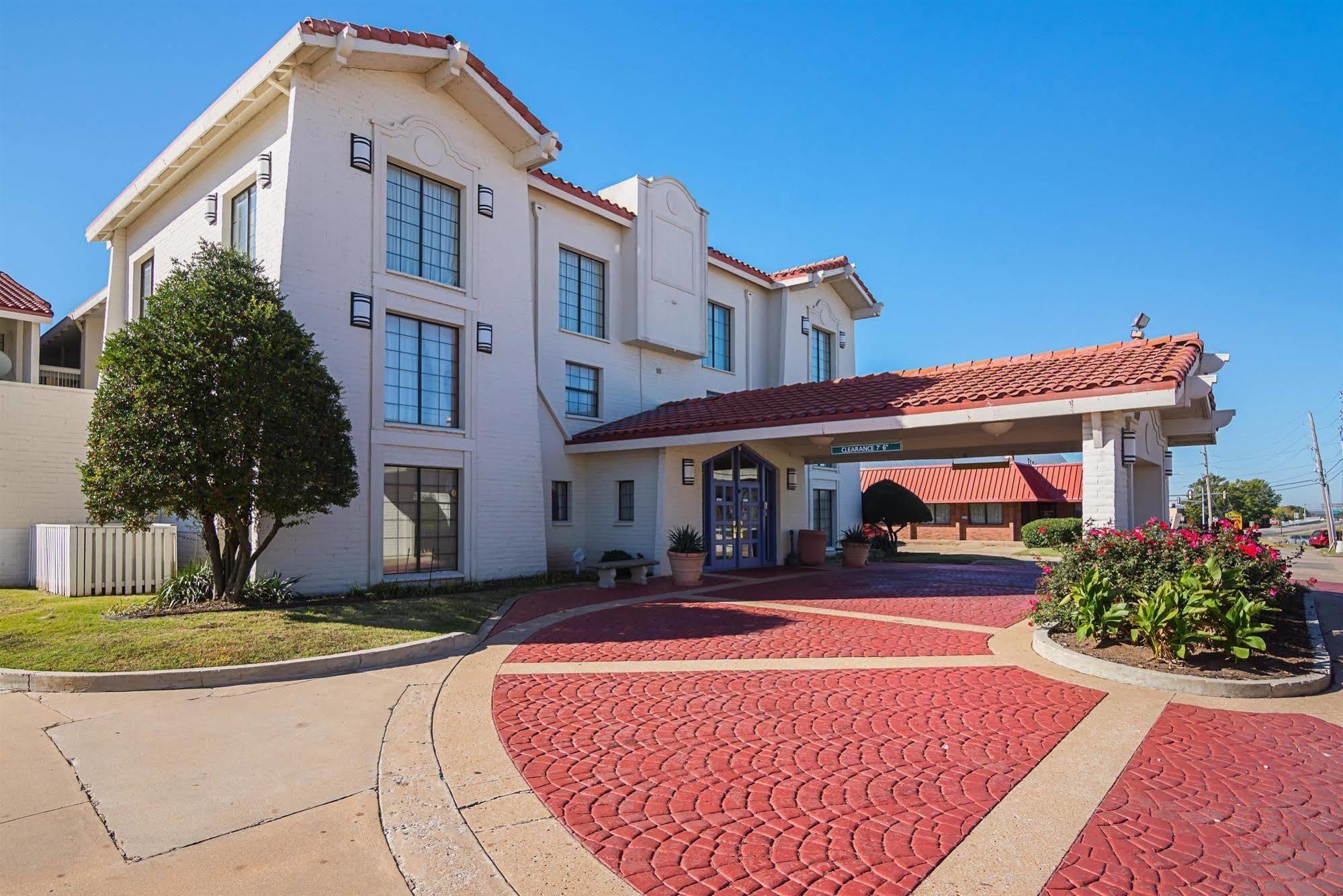 Мотель Baymont By Wyndham Tulsa Broken Arrow Экстерьер фото